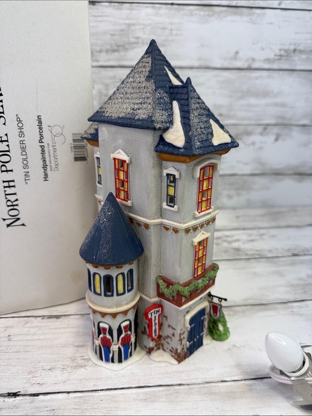 Dept 56 “Tin Soldier Shop” North Pole Christmas Village Series 1995 w box/light
